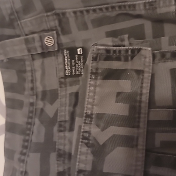 Quicksilver Gray Print Design Cargo Shorts Men's Size 32 - Picture 4 of 4